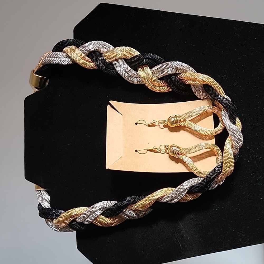 TJ JEMS NECKLACE SET